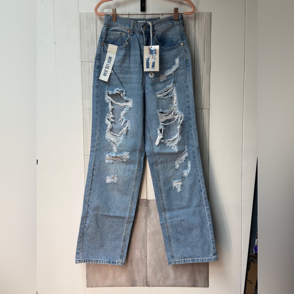 🍀3/$30 Wide leg ripped med wash jeans